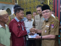 Pemko dan Baznas Padang Salurkan Rp 215 Juta untuk Korban Kebakaran di Pasar Gadang