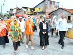 TP-PKK dan DWP Kota Padang Salurkan Bantuan untuk Korban Kebakaran di Pasar Gadang