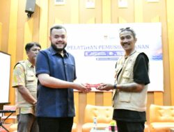 Fadly Amran Tutup Secara Resmi Pelatihan untuk Pemusik Jalanan di Padang