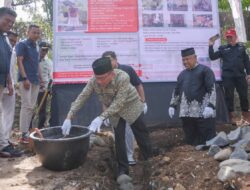 Wawako Padang Maigus Nasir Letakkan Batu Pertama Pembangunan Rumah Layak Huni bagi RTM, Program TJSL PT Semen Padang
