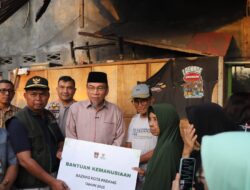 Dua KK Terdampak Pohon Tumbang Dapat Bantuan dari Pemko dan BAZNAS Padang