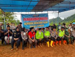 Kapolda Sumbar Gandeng Media Kawal Prosesi Kemanusiaan Korban Banjir: “Tidak Ada Satu pun Korban yang Dibiarkan Pergi Tanpa Penghormatan