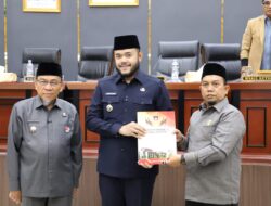 Wali Kota Padang Hadiri Paripurna DPRD Penyampaian Pendapat Akhir Ranperda Ketahanan Pangan