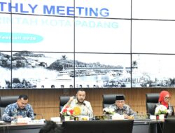 Wali Kota Padang, Fadly Amran, Pimpin Rapat Pemko