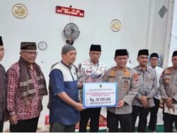 Kapolda Sumbar Pimpin Safari Ramadan ke Payakumbuh, Serahkan Bantuan Rp50 Juta untuk Pembangunan Masjid Wustha