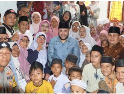 Wali Kota Padang Serahkan Bantuan untuk Anak Yatim dan Dukung Program Sekolah Lansia