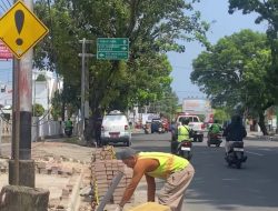 Wajah Baru Kota Padang, Trotoar Ramah Pejalan Kaki Mulai Dibangun di Sejumlah Titik Strategis
