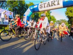 3.000 Pesepeda Meriahkan Gowes HJK Padang ke-357, Bendera Merah Putih Dibagikan Sambut HUT ke-81 RI